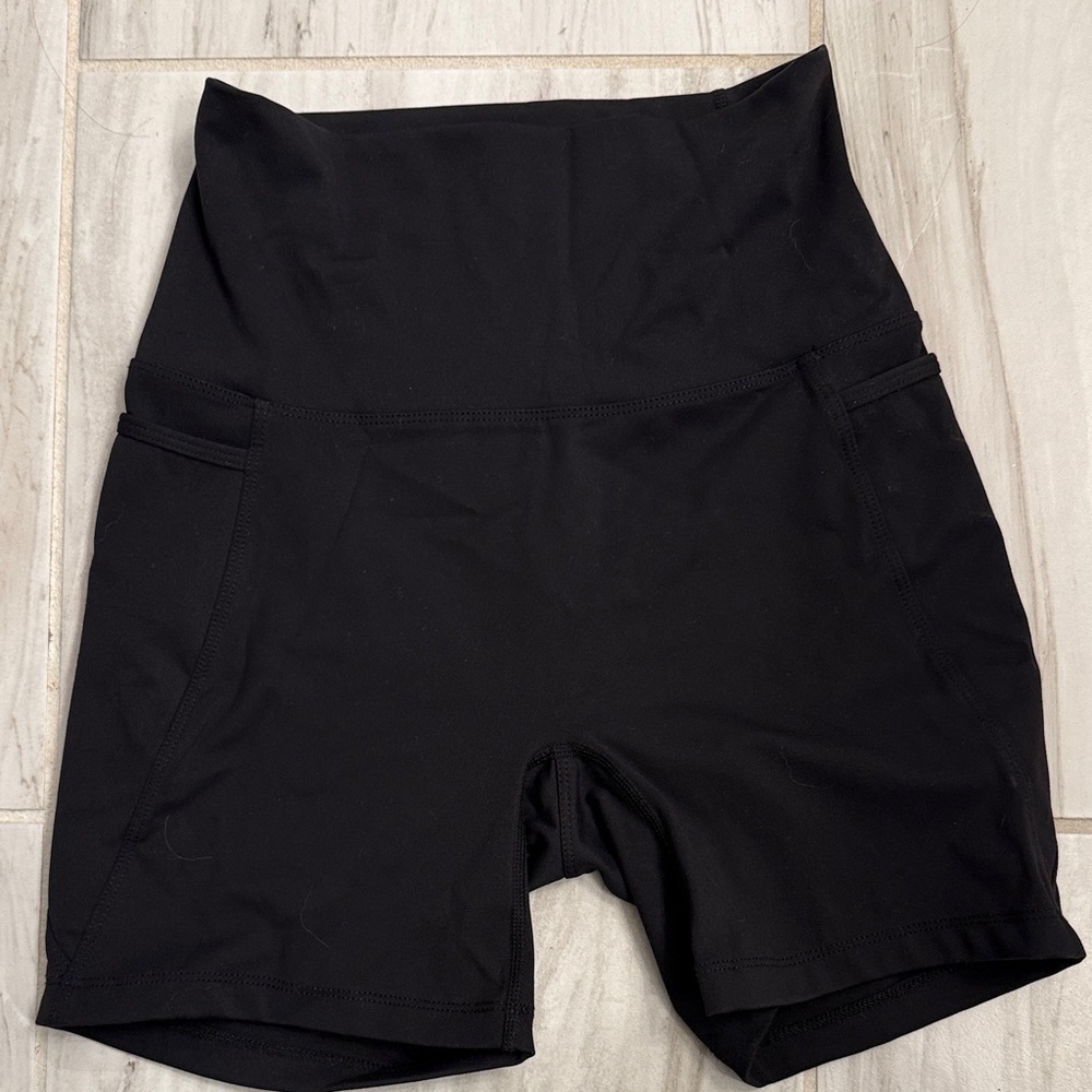 Born Primitive synergy shorts w/ pocket